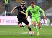 米兰体育官网-美因茨球队胜负难分拼战逾时