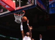 米兰体育-雄鹿逆转魔术，继续领先东部