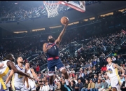 米兰APP下载-快船主场惊险战胜魔术