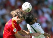 米兰,-凯泽斯劳滕队员连续失误，领先优势化为乌有