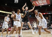 米兰体育app-开拓者大胜勇士取得关键胜利