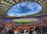 米兰体育app-贝克汉姆回归米兰，米兰德比倒数第一豪门相争