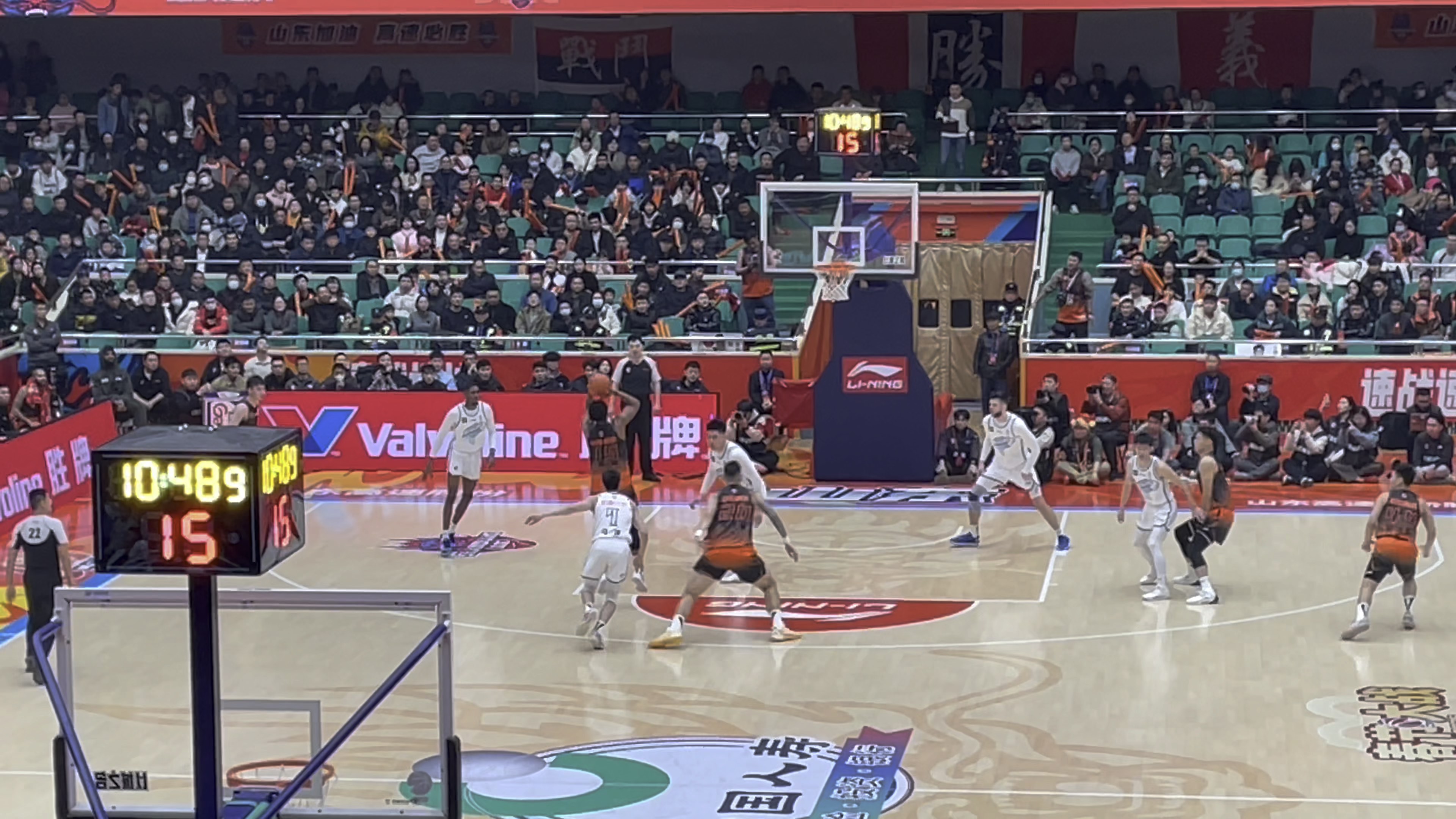 关于职业篮球联赛季后赛开战,球员积极备战的信息 关于职业篮球联赛季后赛开战,球员积极备战的信息