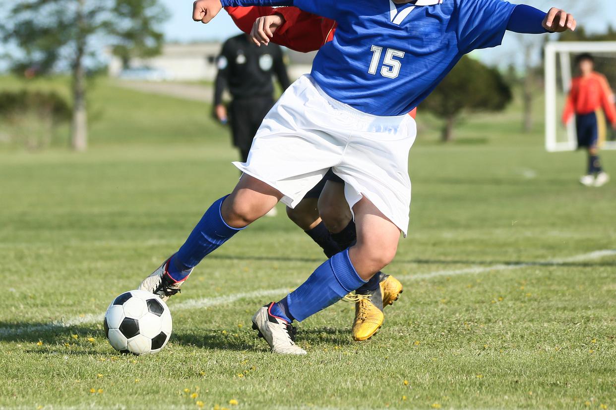 精英球员在绿茵场上展现出色表现 精英球员在绿茵场上展现出色表现