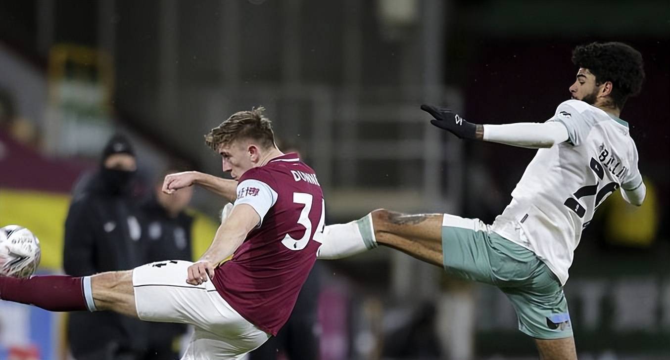 斯旺西城客场大胜巴恩斯利,冲超希望加大 斯旺西城客场大胜巴恩斯利,冲超希望加大