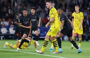 包含多特蒙德卫冕冠军之路遭遇波折的词条 包含多特蒙德卫冕冠军之路遭遇波折的词条