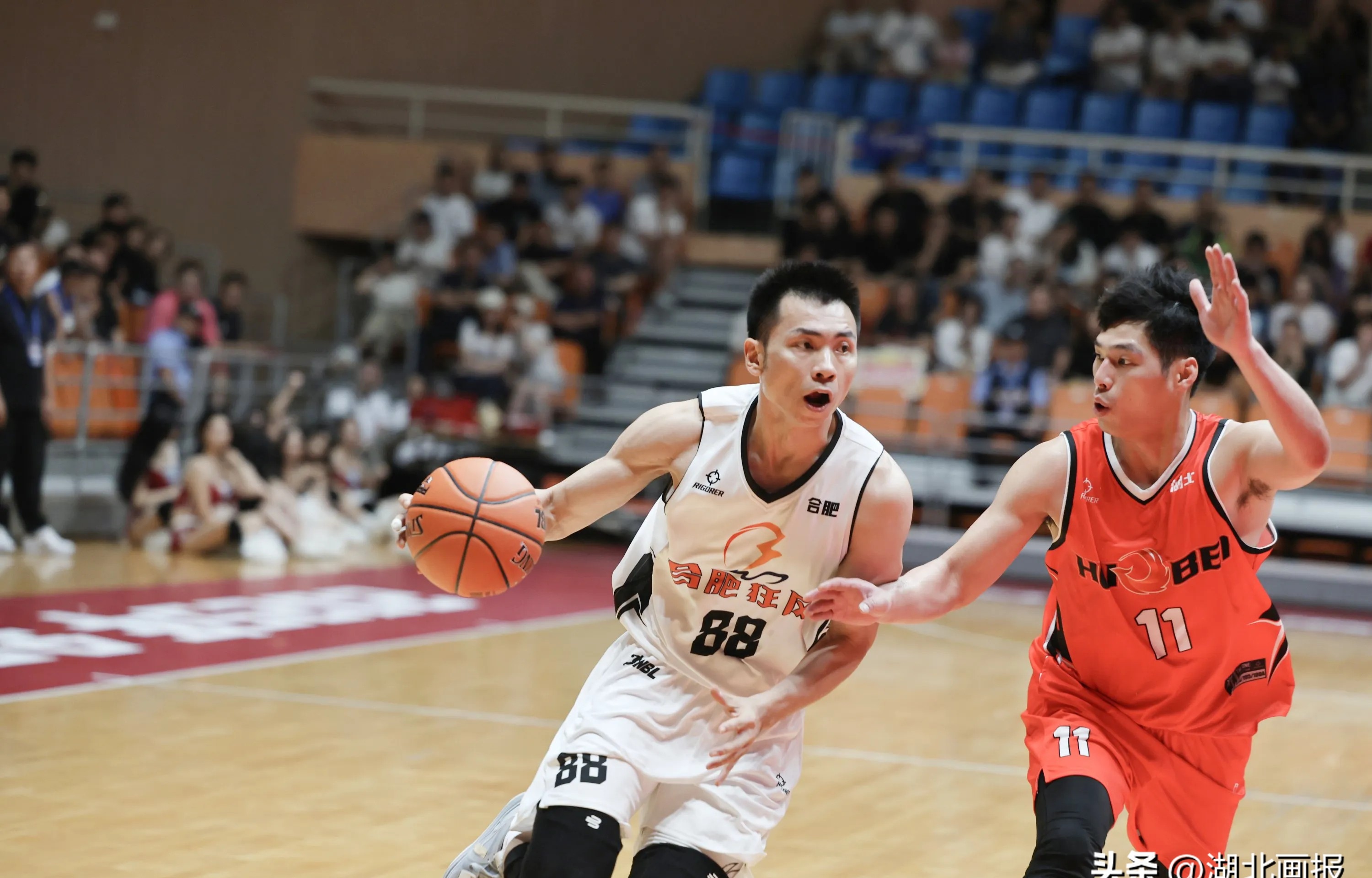 篮球主场失利,降级区坚守不下 篮球主场失利,降级区坚守不下