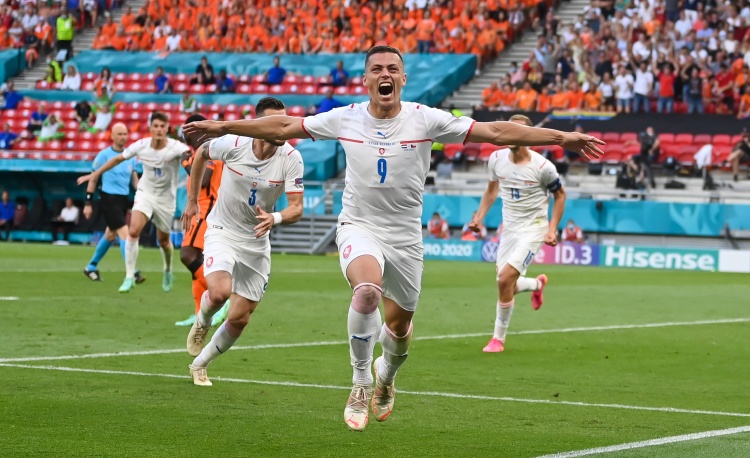 捷克奥米亚队逆袭,主场胜利雄心昂扬 捷克奥米亚队逆袭,主场胜利雄心昂扬