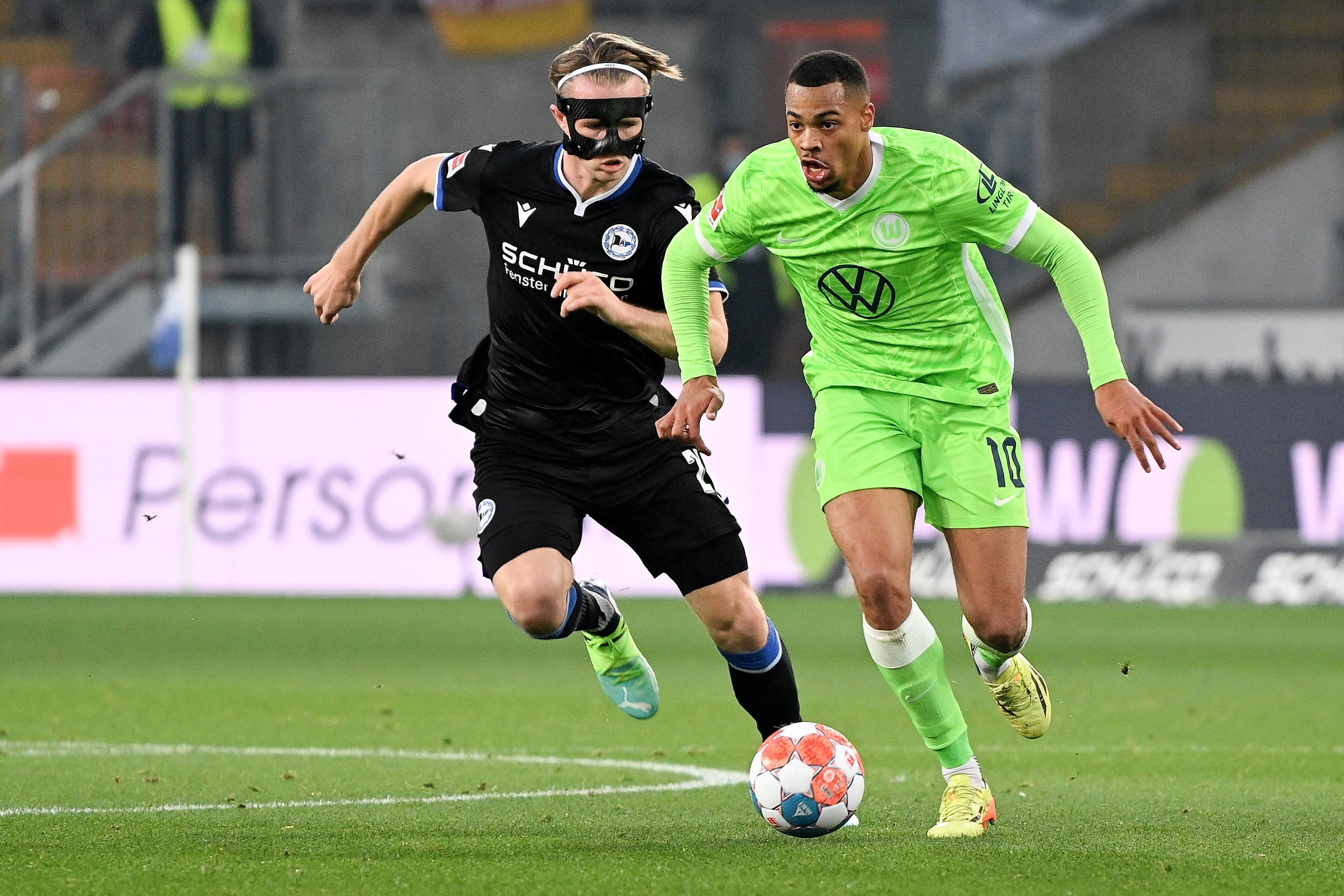 美因茨球队胜负难分拼战逾时 美因茨球队胜负难分拼战逾时