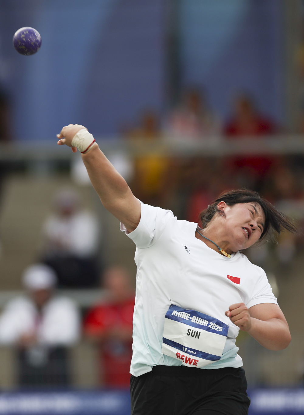 瑞典田径选手刷新纪录夺取金牌