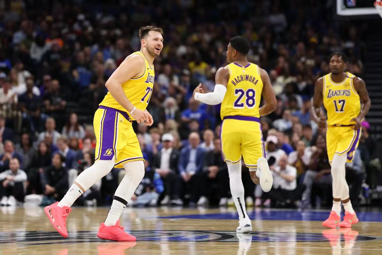 勇士惨败湖人遭遇三连败的简单介绍