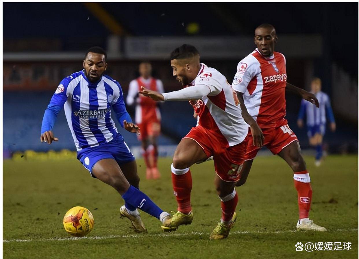 凯泽斯劳滕队员连续失误，领先优势化为乌有