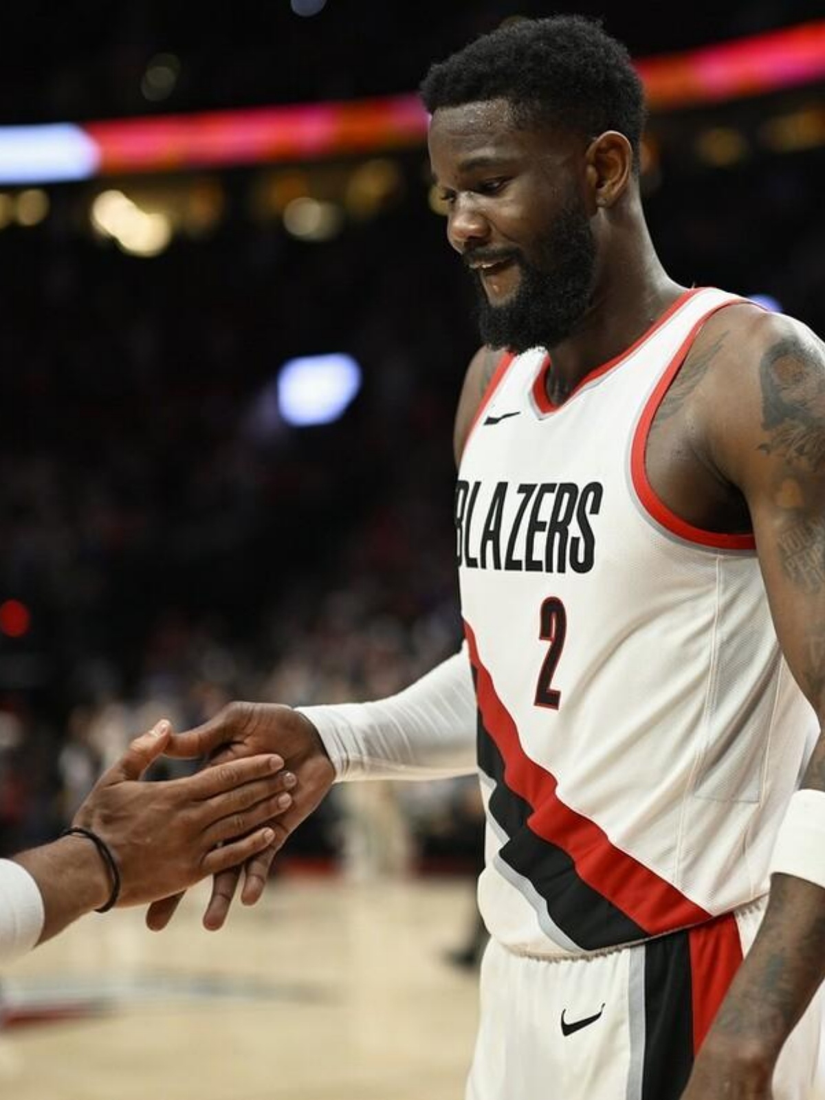 开拓者大胜勇士取得关键胜利