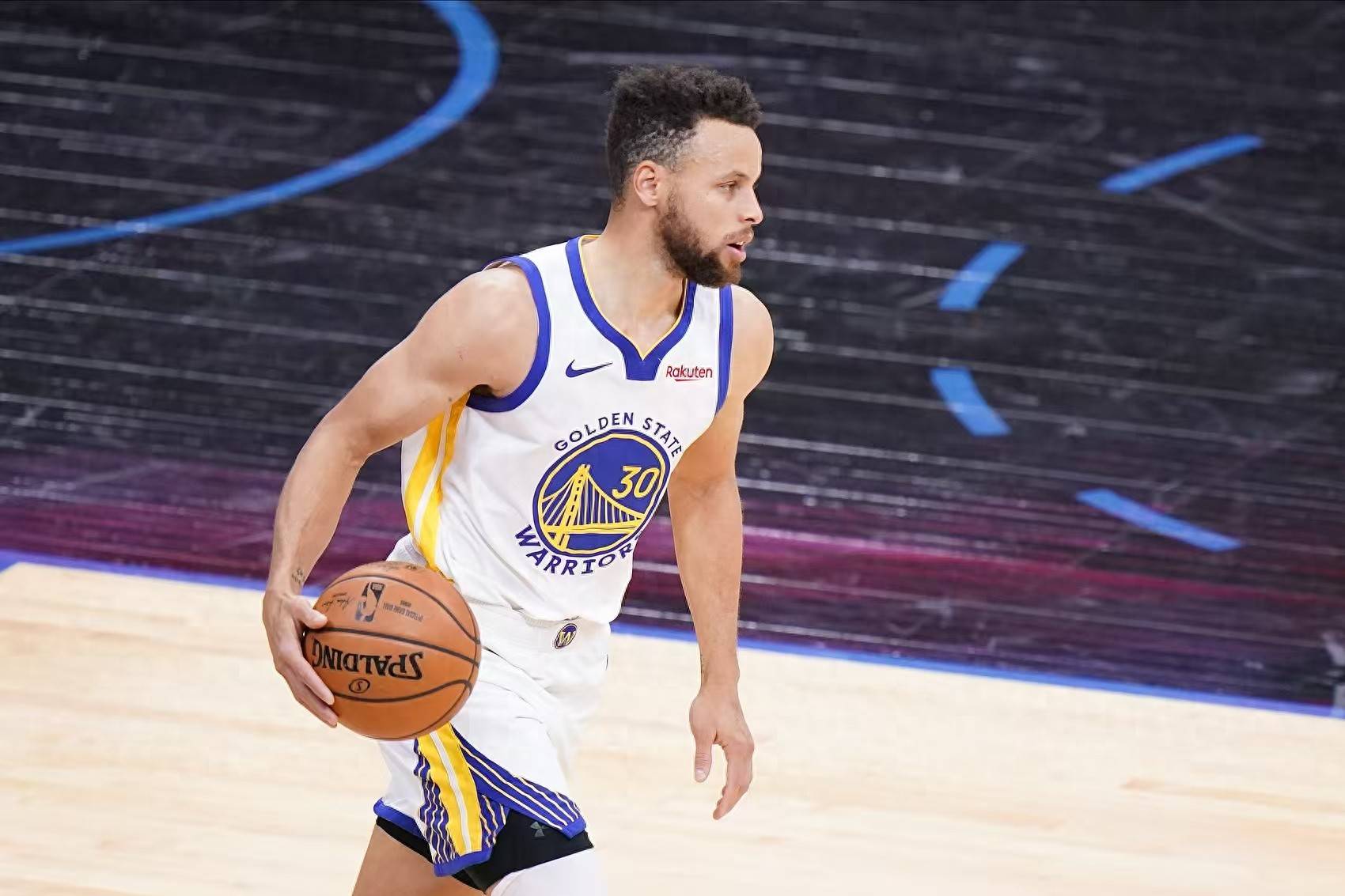 勇士惊险击败开拓者,库里绝杀砍分 勇士惊险击败开拓者,库里绝杀砍分