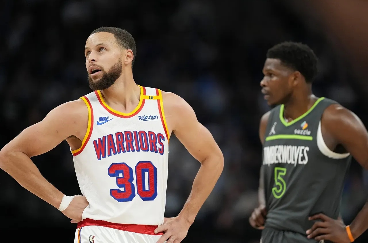 鹈鹕客场击败猛龙,年轻后卫史密斯飙分 鹈鹕客场击败猛龙,年轻后卫史密斯飙分