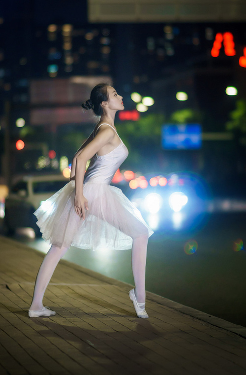 永恒之城见证宿命对决，罗马全面压制里昂，抢七之战铸就欧战史诗